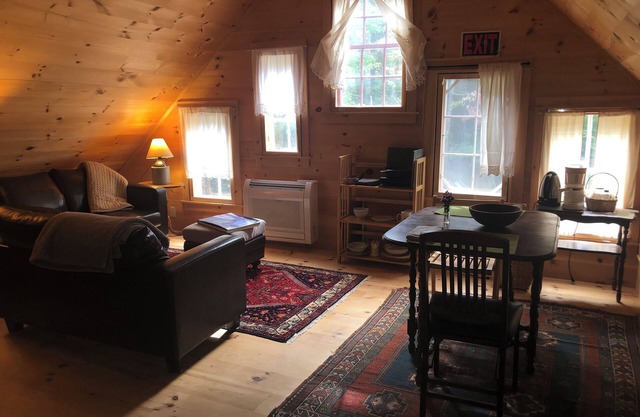 Charming, Rustic, New 2nd Floor of Barn for the Adventurous