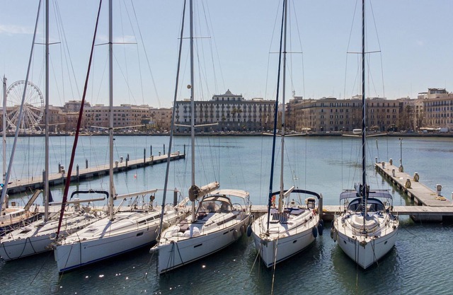 Charming sailing boat - in front of the city skyline