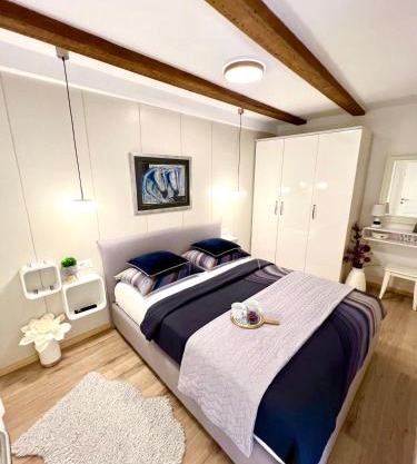 Charming Seaside Apartment