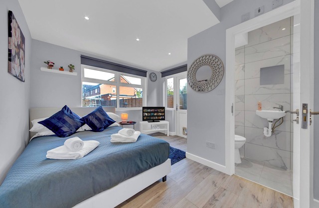 Charming Serviced Studio West Drayton London UB7