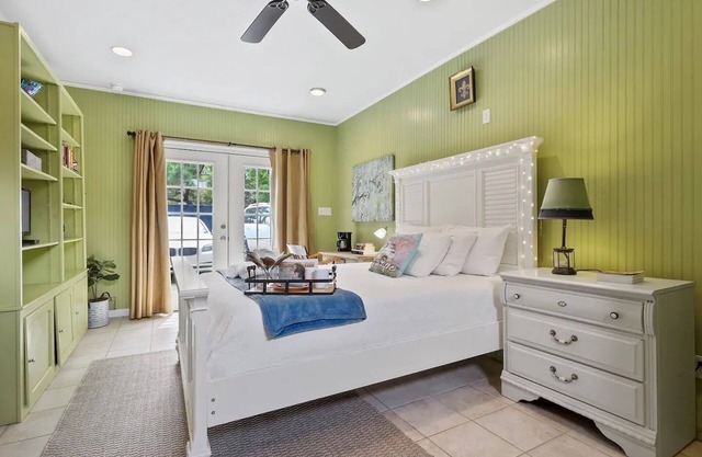Charming studio down the block from Tulane