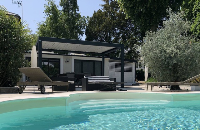 Charming traditional French House/Villa - Paris & Versailles 20 and 5 min away