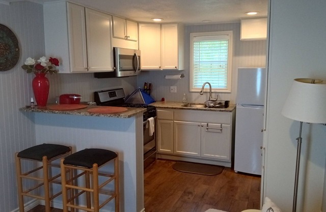 Charming Texoma 1-bedroom guesthouse in growing Sherman, Texas
