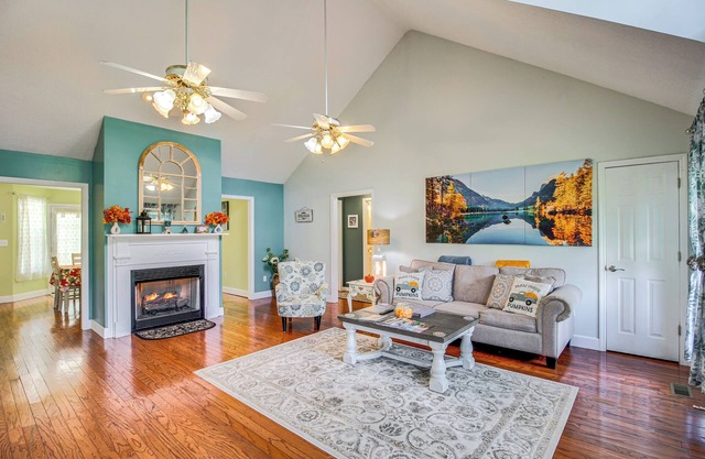 Charming Trenton Home w/Mtn Views & Patio!