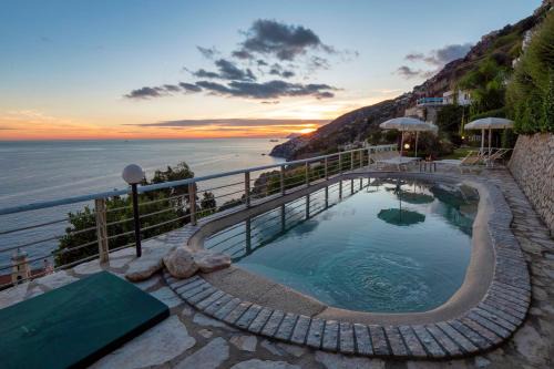 Charming Villa with private pool overlooking the sea, Amalfi Coast