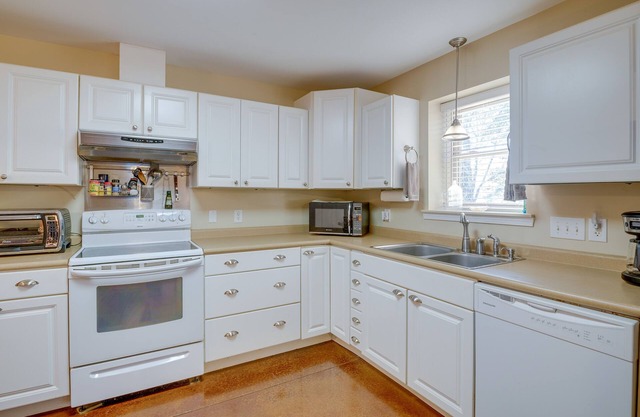 Charming Weiss Lake Apartment w/Boat Slip!