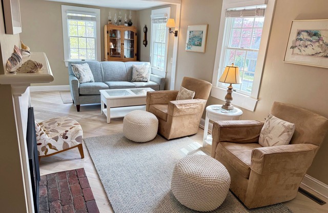 Chatham! 3BR house, large quiet yard, 5 min to beach, walk to shops, restaurants