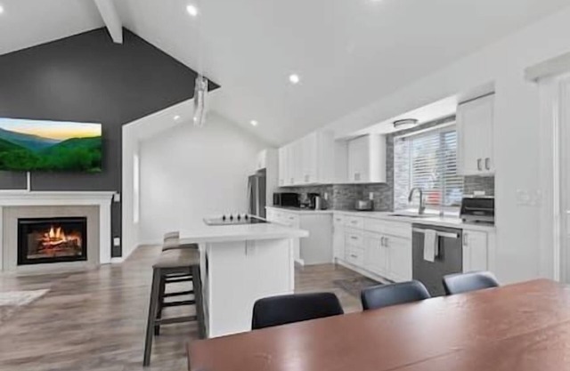 Cheerful 3 bedroom home with ample parking spaces.