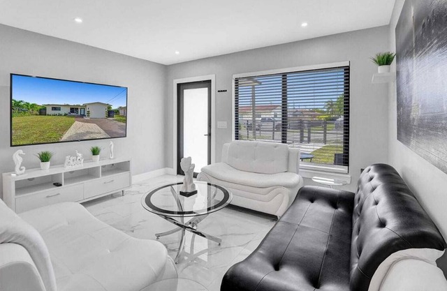 Cheerful 3 bedroom vacation home with free parking.
