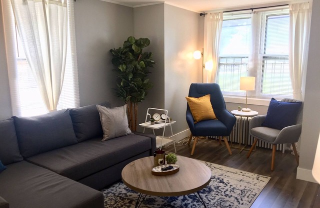 Chic 1-bedroom apartment in amazing Chicago location with Gigabit-WiFi & AC