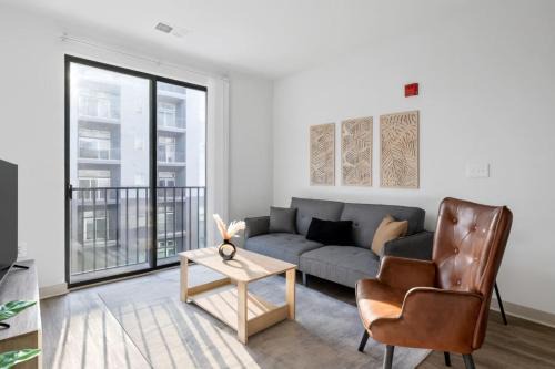 Chic 2BR Apartment Prime Downtown Stay