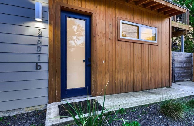 Chic East Austin Home-New-Walkable-Private Yard