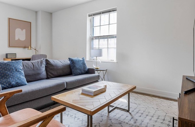 Chic Uptown 1BR w/ Rooftop & Gym, nr Hospital & Beach, by Blueground