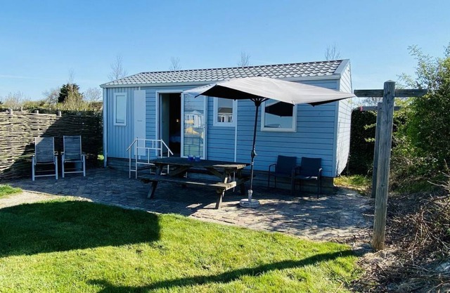 Child friendly 4-person mobile home on a farm campsite near Zoutelande