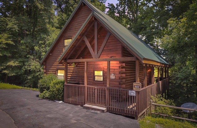 Chillin N Grillin 2 Bedroom Cabin