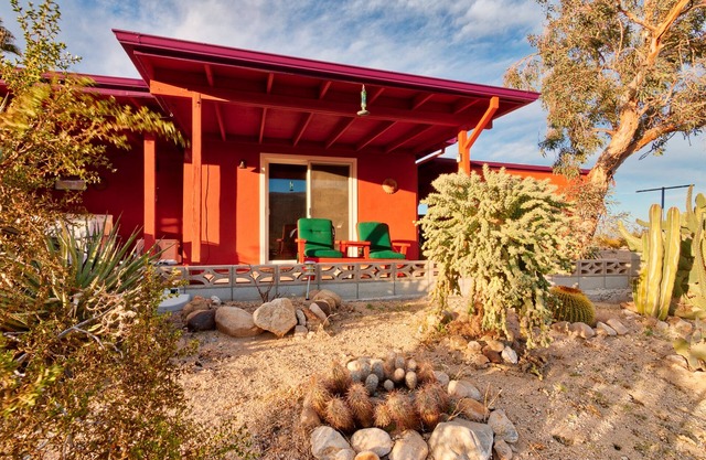 Chucks cabin Joshua Tree region, your desert Oasis