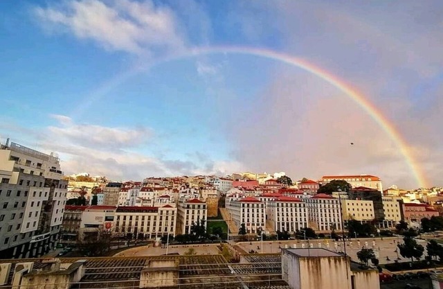 City Center Charm Apartment - Great View - Metro