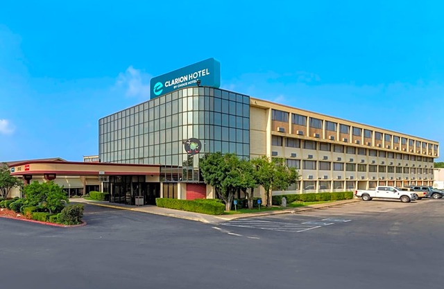 Clarion Hotel Broken Arrow - Tulsa