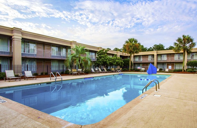 Clarion Inn & Suites Dothan South