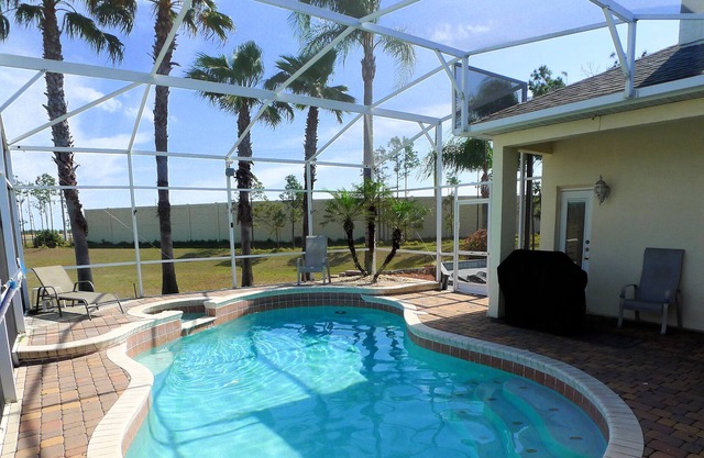 Classically elegant 4/3 Pool Home on the premier golfing community Highlands Reserve