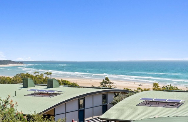 Claytons 10 | 4 bed, 2 bath, Cylinder beachfront