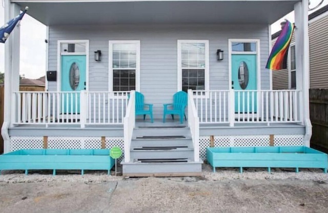 Clean and spacious home w/ incredible kitchen. Walk to Garden District!