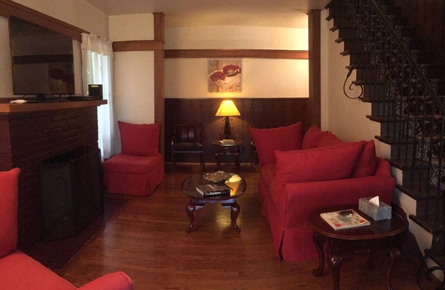 Clean & Comfortable House within walking distance to Notre Dame