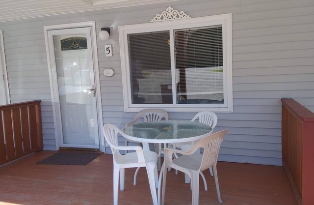 Clean&Cozy 1BR Apt5 w/Full Kitchen & Bathroom
