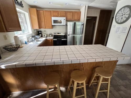 Close To Heaven With Hot Tub, Wet Bar & Game Room