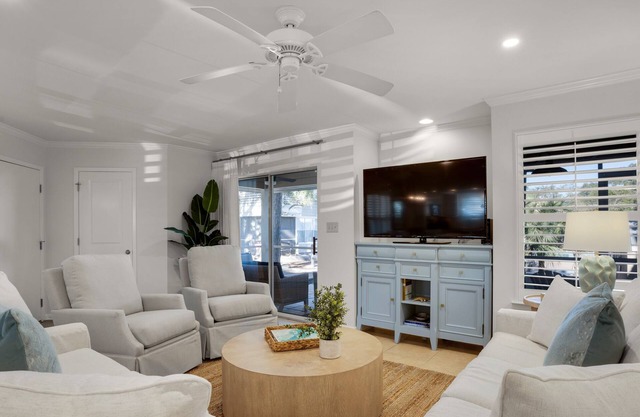 Close to Pool, Granite and Stainless Steel Kitchen, Ground Floor Cottage