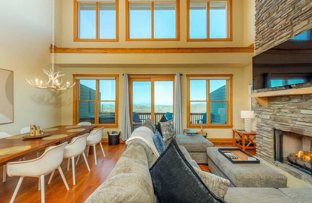 Cloud Dancer | Spacious retreat with amazing views & hot tub