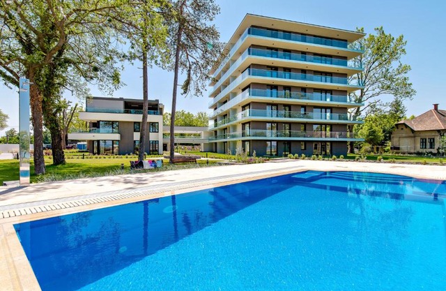 Clyde-Premium Lelle Waterfront Private Apartment