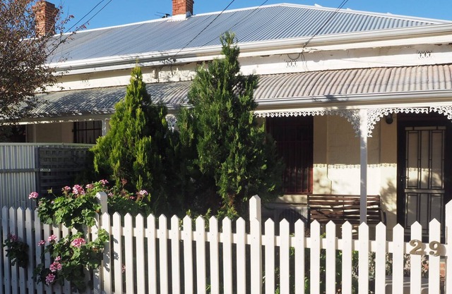 Clyde's Cottage (Parkside)