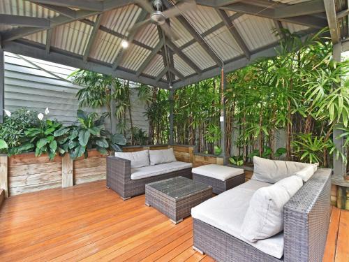 Coal Point Absolute Waterfront