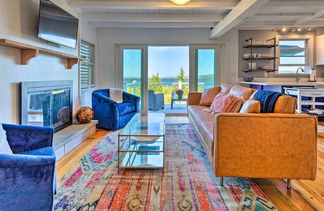 Coastal Portsmouth Home w/ Bay Access Near Newport