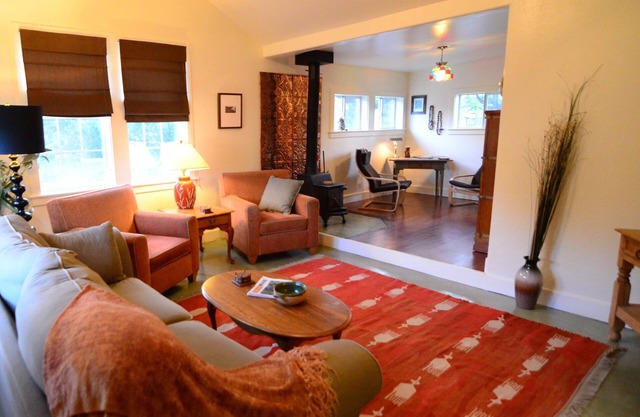 College District Art House - Patio - Walk to Downtown - Sleeps 5