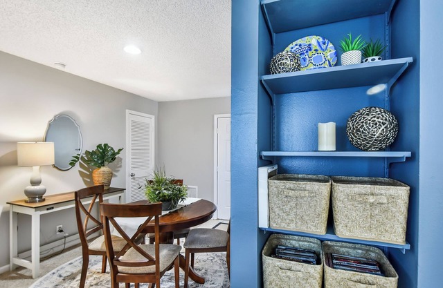 Come enjoy Island life, stay at condo with pool - Call for monthly discount