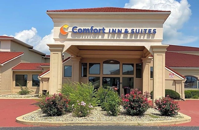 Comfort Inn & Suites at I-74 and 155