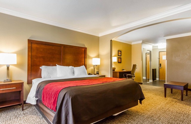 Comfort Inn & Suites Redwood Country