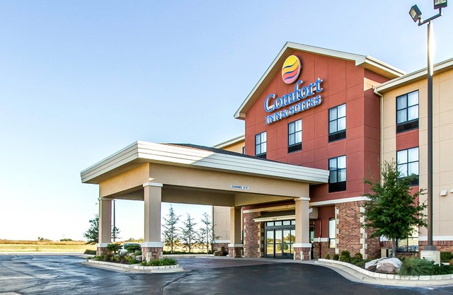 Comfort Inn & Suites Shawnee North Near I-40