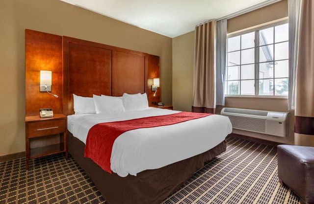 Comfort Suites Delavan - Lake Geneva Area
