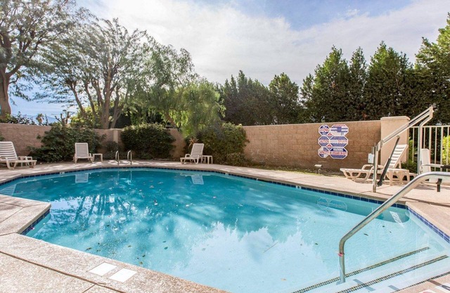 Comfort Suites Palm Desert I-10