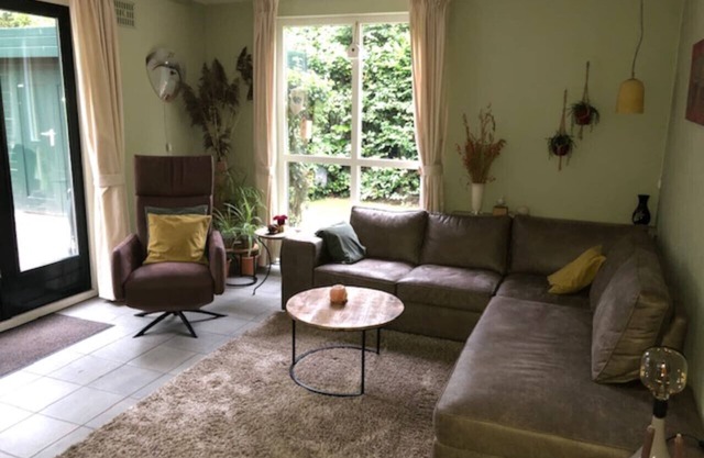 Comfortabel vrijstaand huisje `De zingende Wilg`