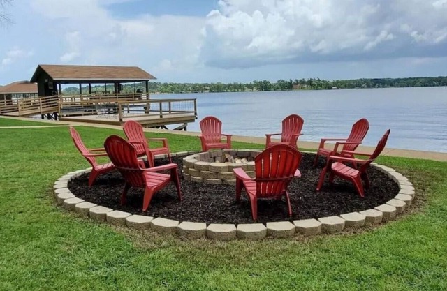 Comfortable 3 bedroom, 2 bath home on beautiful Lake D’Arbonne