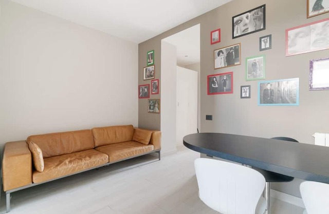 Comfortable 70 sqm apartment located on the first floor of a building without a lift. The accommodation can accommodate up to 4 people and is equipped with all comforts.The property is located a few steps from Parco Trotter, a large public park ideal for
