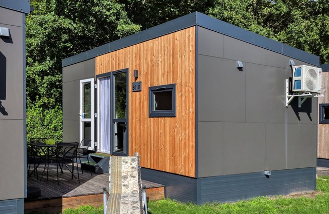 Comfortable and high quality furnished Tiny House ? located directly on the camping park Wemding.