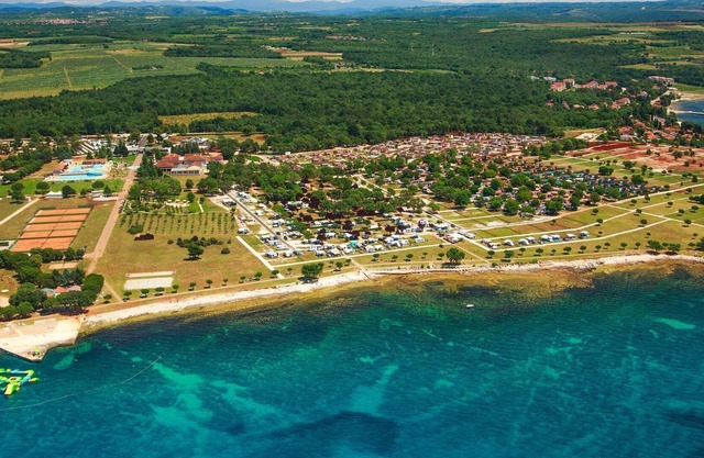 Comfortable chalet with a porch and furniture, 8km from Umag