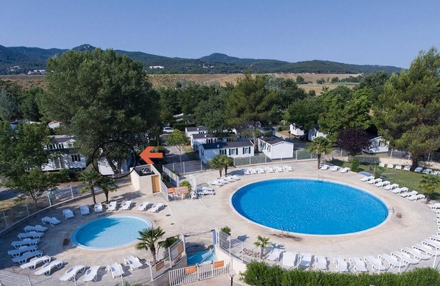 Comfortable 3 bedroom mobile home in Provence - Pool and private lake