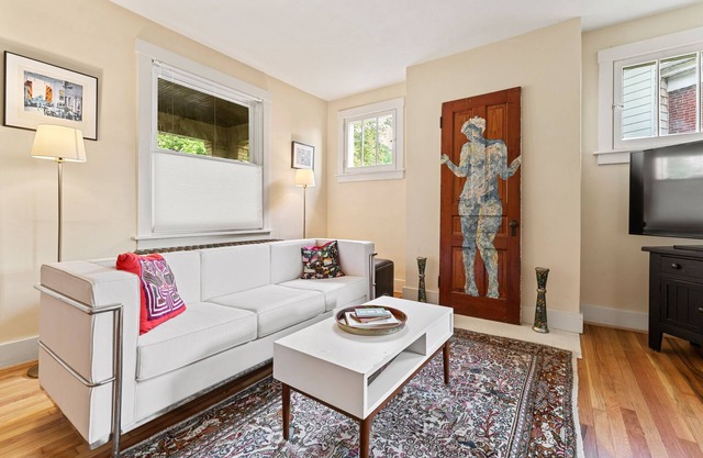 Comfortable home with an artful flair close to PNC, museums and restaurants.