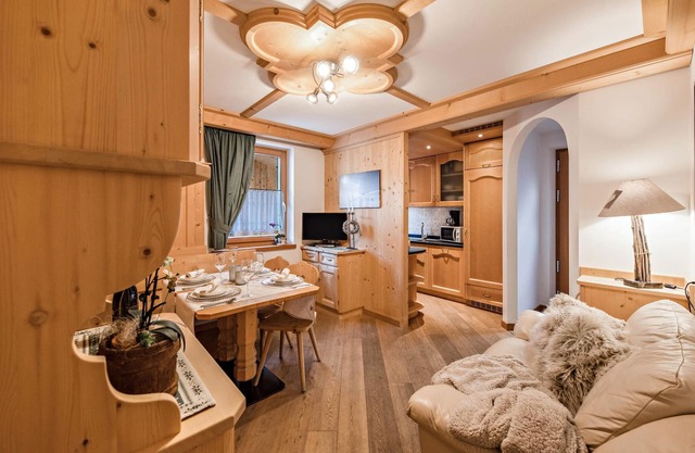 Comfortable Apartment “Eurochalet- M1” close to the Ski Lifts with Mountain View, Wi-Fi & Balcony; Parking Available